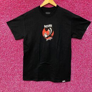 Looney Tune Pepe Le Pew Desire XOXO T-Shirt Medium